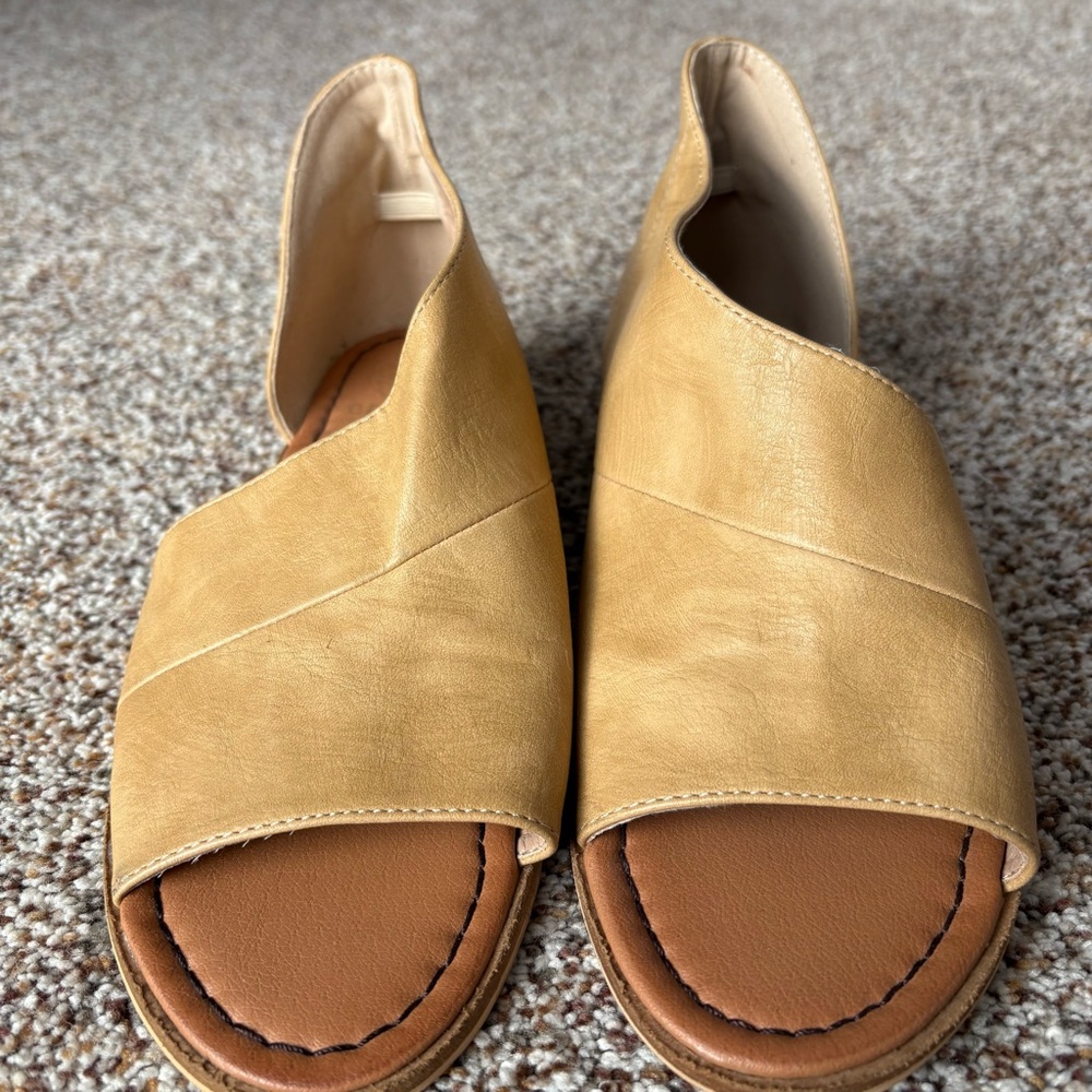 BEAST FASHION Tan Open-Toe Sandals Women’s Sz 7 - Picture 4 of 11